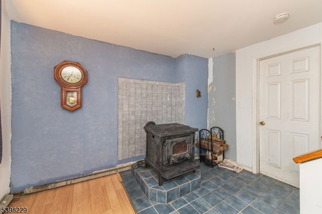 15 Cherry St, Newton Town, NJ 07860