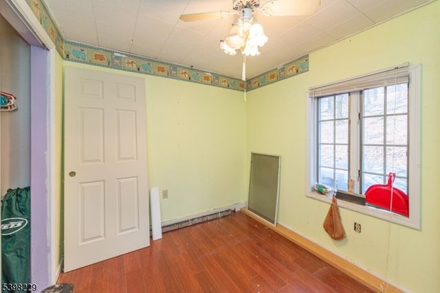 15 Cherry St, Newton Town, NJ 07860