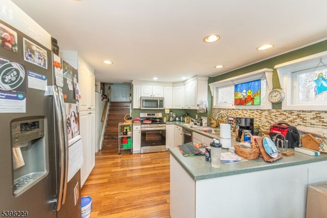 15 Cherry St, Newton Town, NJ 07860