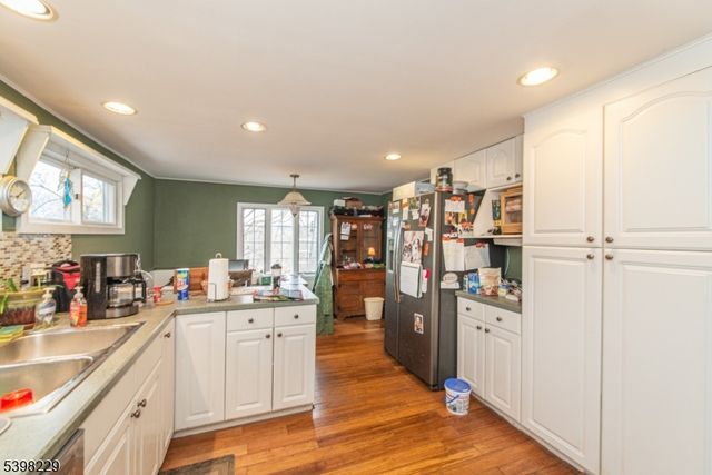 15 Cherry St, Newton Town, NJ 07860