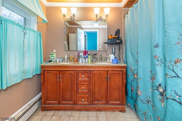 15 Cherry St, Newton Town, NJ 07860