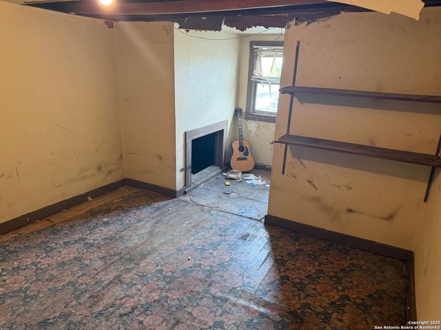 1723 cesar e chavez, San Antonio, TX 78207