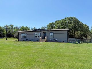 5999 County Road 326, Lexington, TX 78947