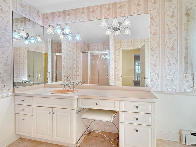 1617 S 17th Avenue, Escanaba, MI 49829