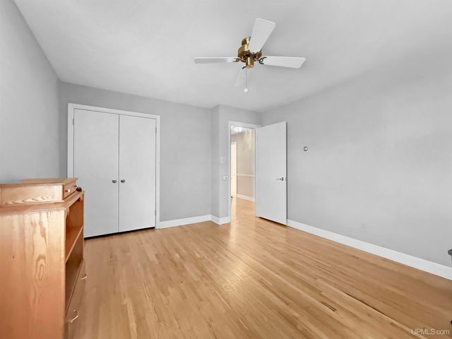 1617 S 17th Avenue, Escanaba, MI 49829