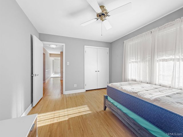 1617 S 17th Avenue, Escanaba, MI 49829