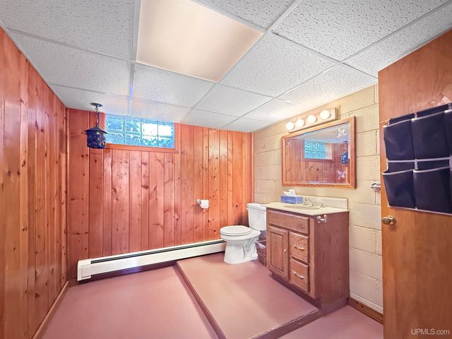 1617 S 17th Avenue, Escanaba, MI 49829