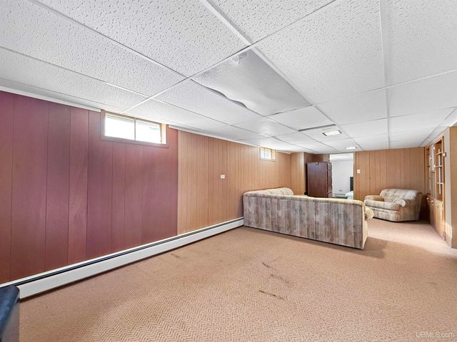 1617 S 17th Avenue, Escanaba, MI 49829