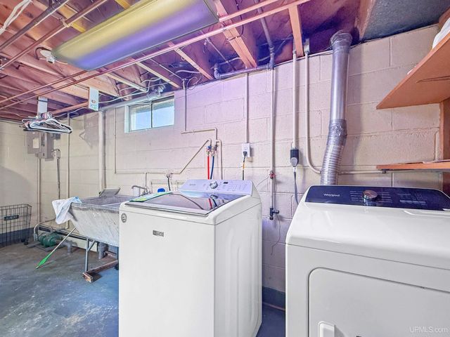 1617 S 17th Avenue, Escanaba, MI 49829