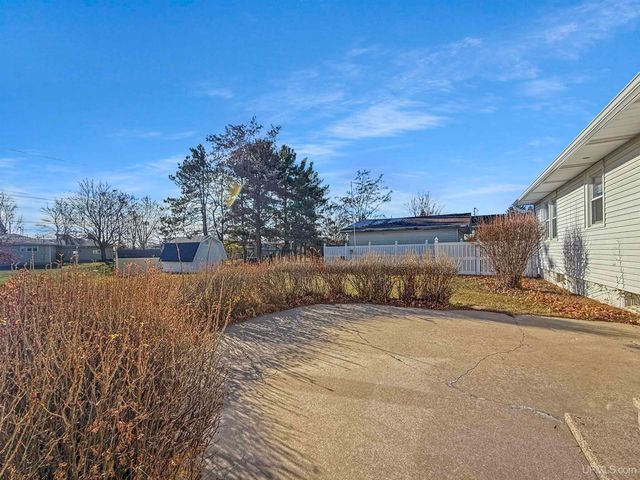 1617 S 17th Avenue, Escanaba, MI 49829