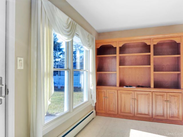 1617 S 17th Avenue, Escanaba, MI 49829