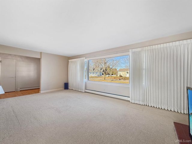 1617 S 17th Avenue, Escanaba, MI 49829