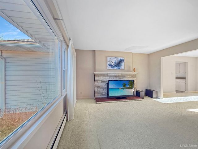 1617 S 17th Avenue, Escanaba, MI 49829