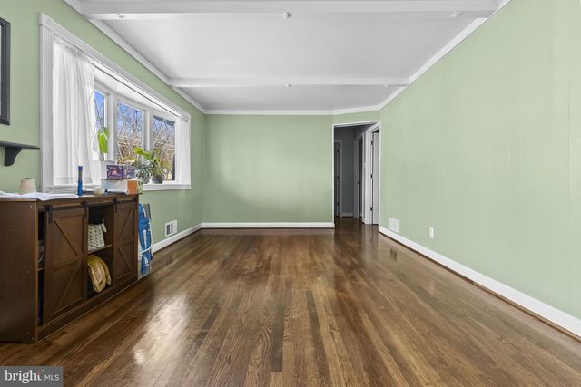 5925 BERWYN RD, College Park, MD 20740