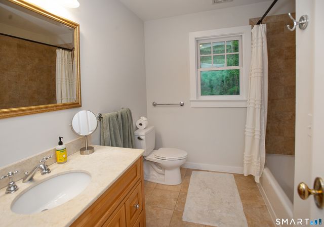 128 Knollwood Drive, Ridgefield, CT 06877