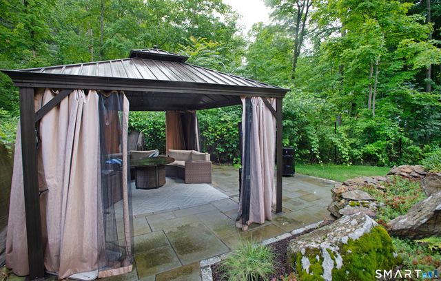 128 Knollwood Drive, Ridgefield, CT 06877