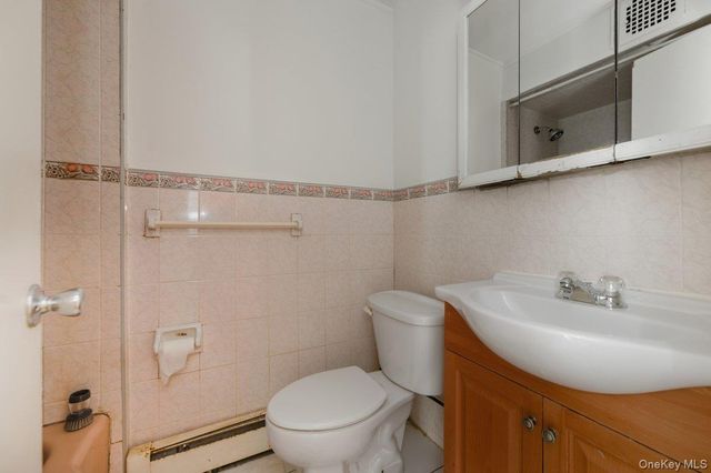 8754 110th Street, Richmond Hill, NY 11418