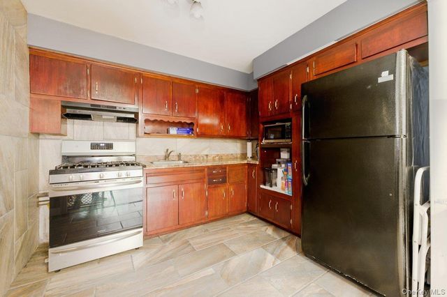 8754 110th Street, Richmond Hill, NY 11418