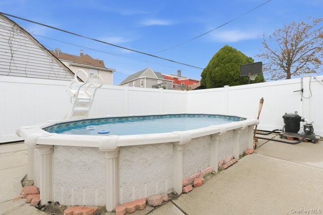 8754 110th Street, Richmond Hill, NY 11418