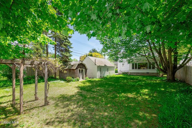 22 Westlyn Court, Guilderland, NY 12203