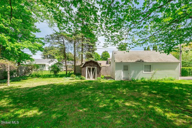 22 Westlyn Court, Guilderland, NY 12203