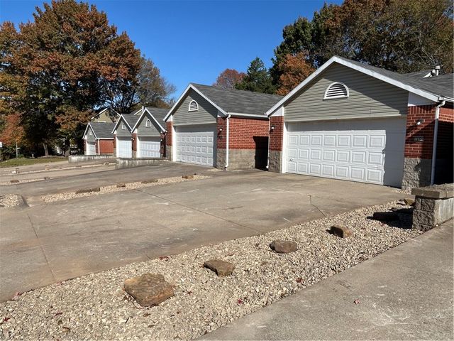 2072 N Kantz Lane, Fayetteville, AR 72703