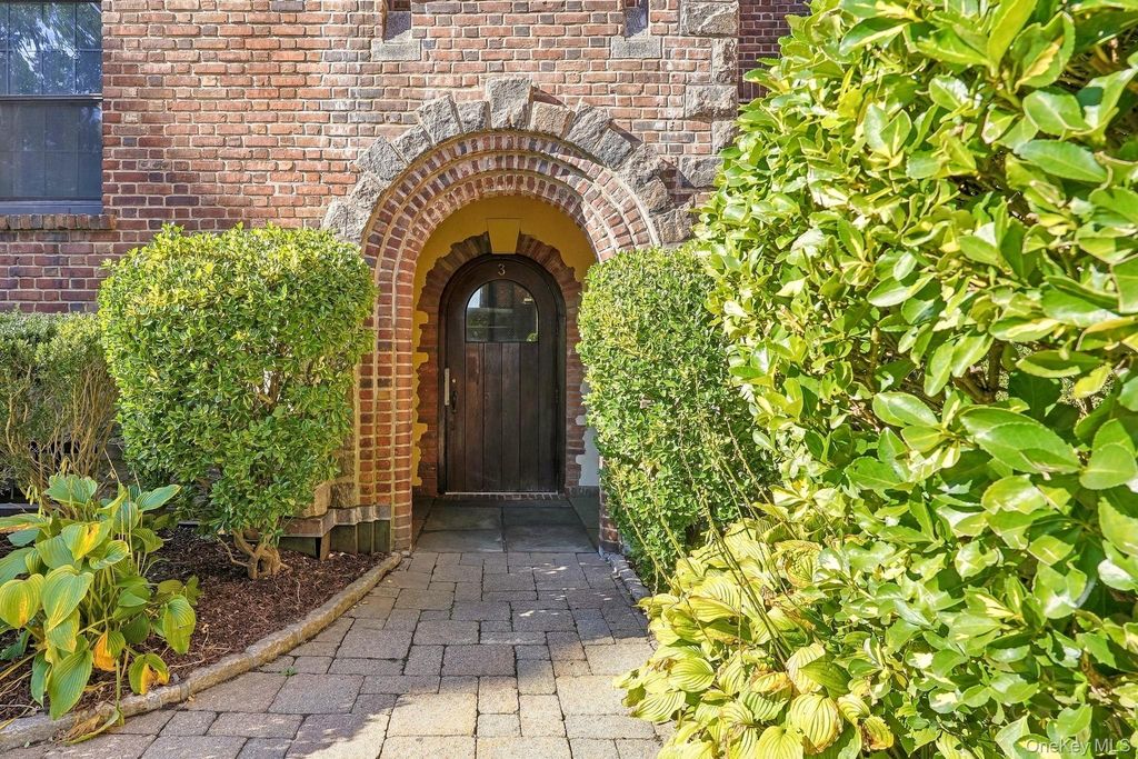 23 Old Mamaroneck Road 4K, White Plains, NY 10605 — photo 2