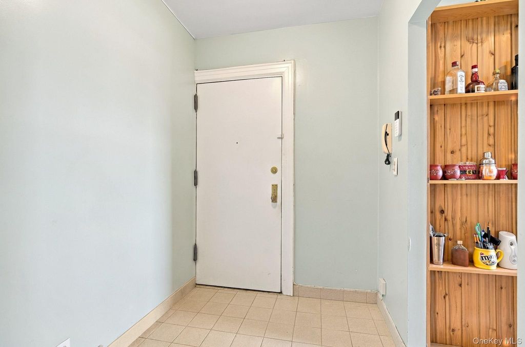 23 Old Mamaroneck Road 4K, White Plains, NY 10605 — photo 3