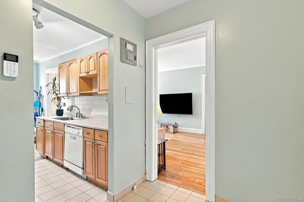 23 Old Mamaroneck Road 4K, White Plains, NY 10605 — photo 4