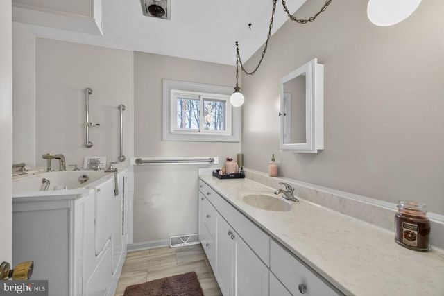 4500 WINERY LN, Barboursville, VA 22923