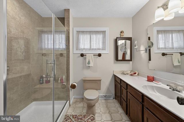 4500 WINERY LN, Barboursville, VA 22923