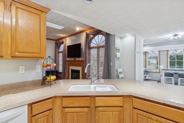 638 Merrion Road, Roscoe, IL 61073