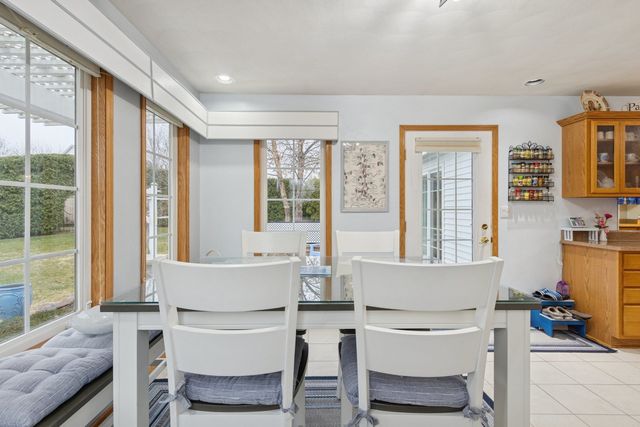 638 Merrion Road, Roscoe, IL 61073