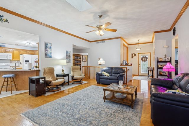 638 Merrion Road, Roscoe, IL 61073