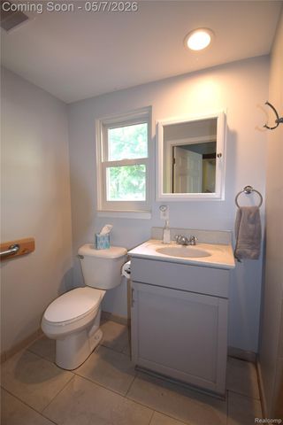 1309 W Elmwood Avenue, Clawson, MI 48017