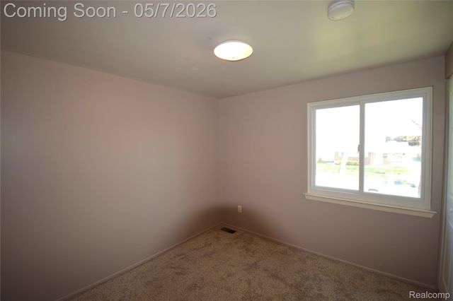 1309 W Elmwood Avenue, Clawson, MI 48017