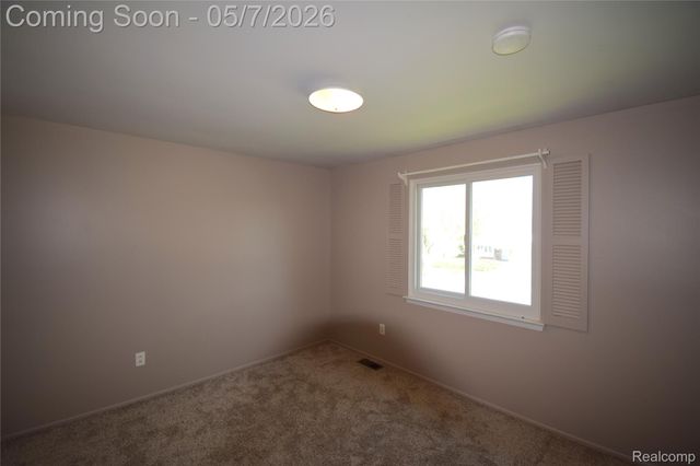1309 W Elmwood Avenue, Clawson, MI 48017