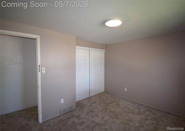 1309 W Elmwood Avenue, Clawson, MI 48017