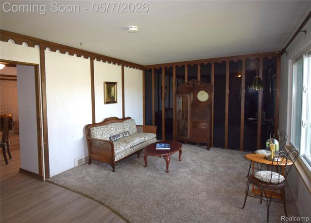 1309 W Elmwood Avenue, Clawson, MI 48017