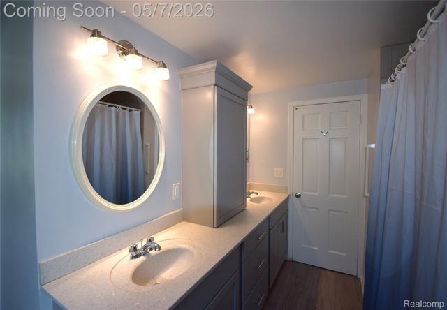 1309 W Elmwood Avenue, Clawson, MI 48017