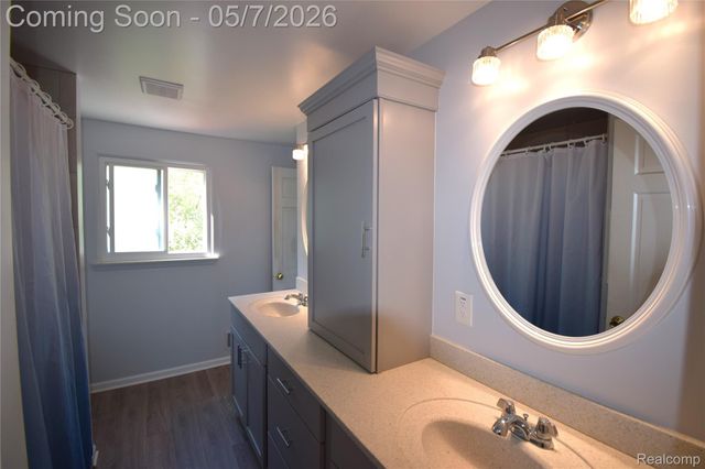 1309 W Elmwood Avenue, Clawson, MI 48017