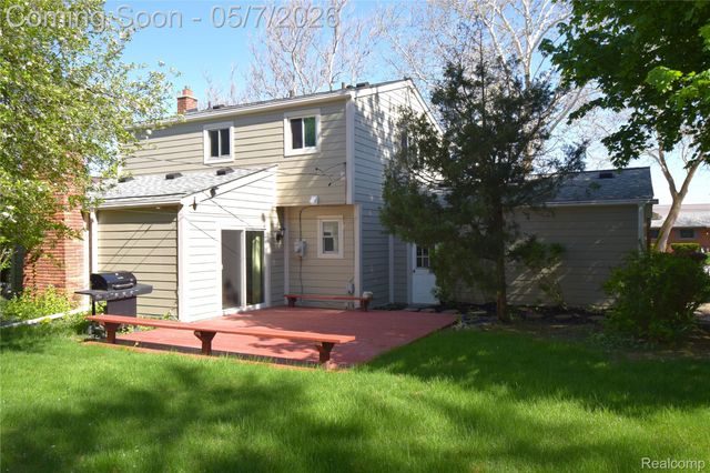 1309 W Elmwood Avenue, Clawson, MI 48017