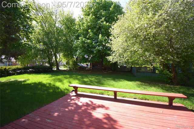 1309 W Elmwood Avenue, Clawson, MI 48017