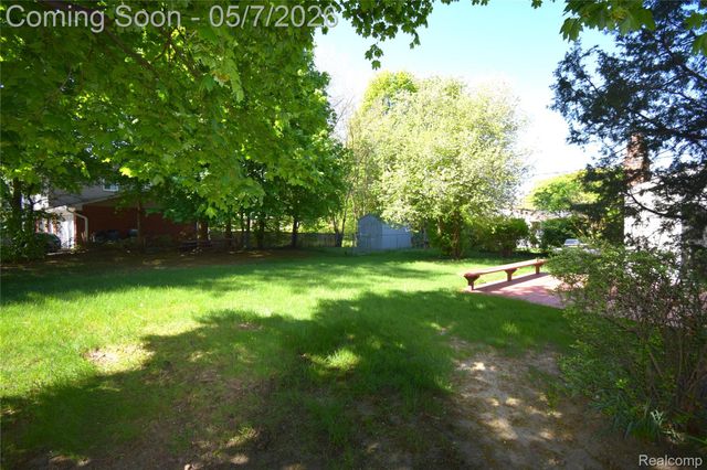 1309 W Elmwood Avenue, Clawson, MI 48017