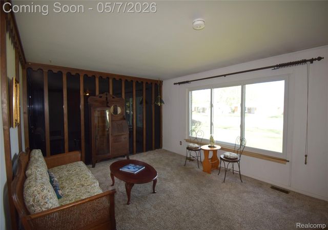 1309 W Elmwood Avenue, Clawson, MI 48017