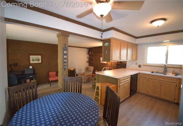 1309 W Elmwood Avenue, Clawson, MI 48017