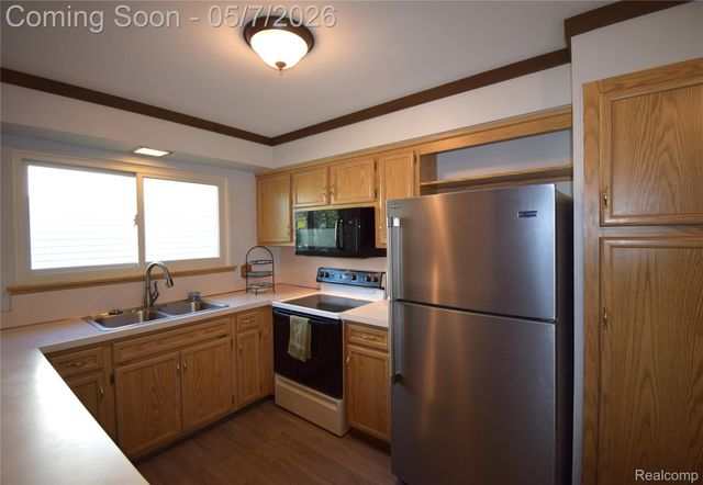 1309 W Elmwood Avenue, Clawson, MI 48017