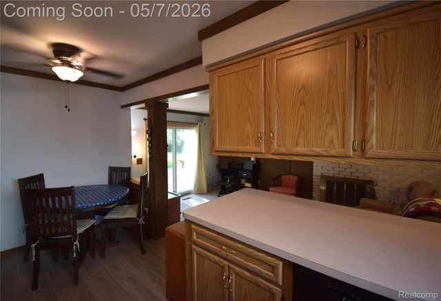 1309 W Elmwood Avenue, Clawson, MI 48017