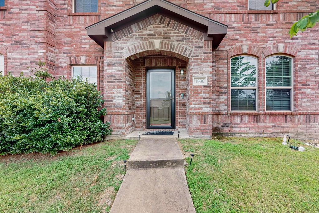 1836 Pioneer Way, Lancaster, TX 75146