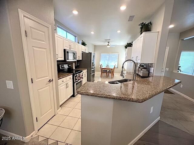 15628 W HIDDEN CREEK Lane, Surprise, AZ 85374